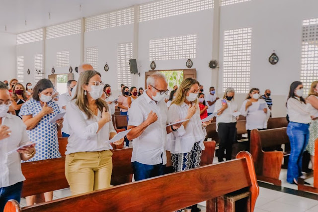 No Dia do Prefeito, Cícero Lucena participa de missa intencionada aos gestores públicos