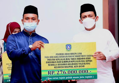 Gubernur Serahkan Dana Hibah, Total 109 Penerima dari 4 Kecamatan di Batam