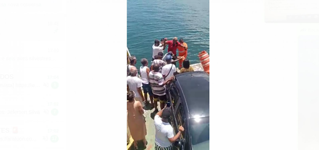 Vídeo: Idoso é resgatado após pular do ferry boat Ana Nery
