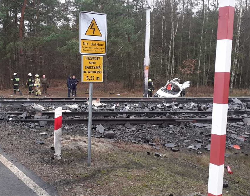 Tragedia w Widełce. Szynobus w ogniu [ZDJĘCIA]