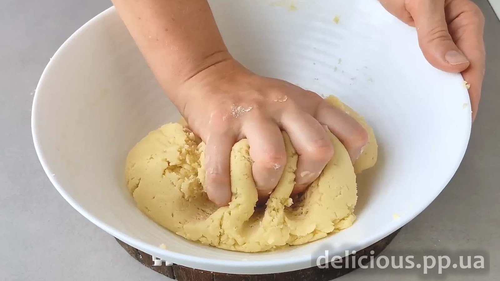 Фото приготовления рецепта: «выпечка песочного печенья» - шаг №4