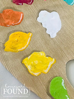 art,Easter,spring,painting,DIY,diy decorating,color palettes,colorful home,crafting,crafting with kids,decorating,paper crafts,trash to treasure,easter decorating,easter decor,easter eggs,easter egg painting,paint palette easter eggs,egg painting,diy easter decor,easter basket.