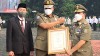 Plt Wali Kota Bekasi Tri Adhianto Pimpin Upacara Peringatan HUT Satpol PP Ke 72 dan Satlinmas Ke 60 Tahun