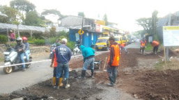 Warga Kritisi pembangunan Jalan Hanjawar-Pacet: "Perbaiki Juga Drainasenya"