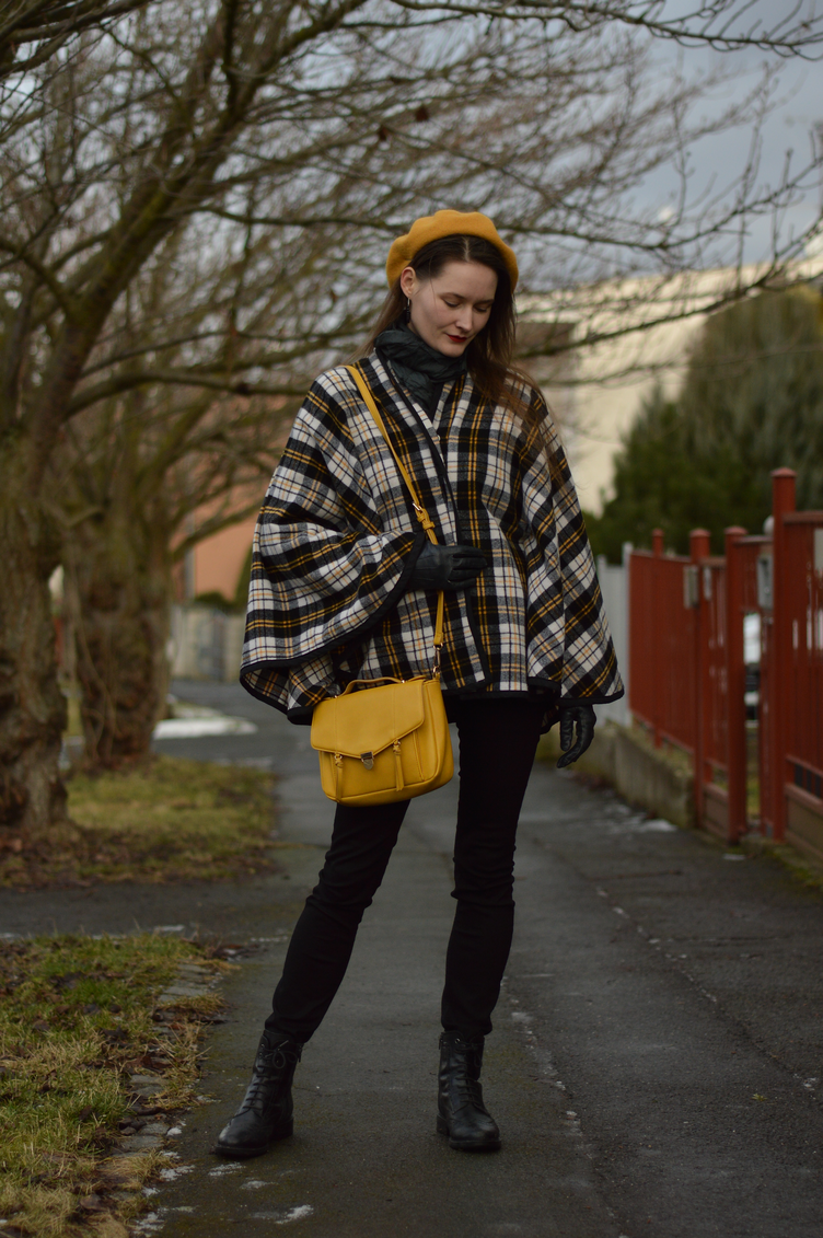 handmade tartan cloak, vintage sewing blog, Georgiana Quaint, český blog