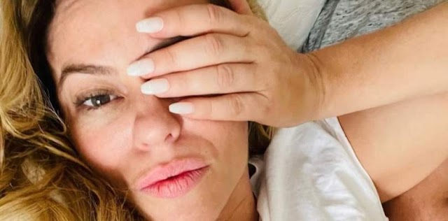 Paolla Oliveira 'acorda gata' e quase mostra demais ao postar foto na cama; veja a imagem