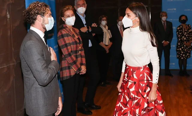 Queen Letizia wore a new white Farrella button cuff wool turtleneck sweater by Hugo Boss, and red print midi skirt by Carolina Herrera