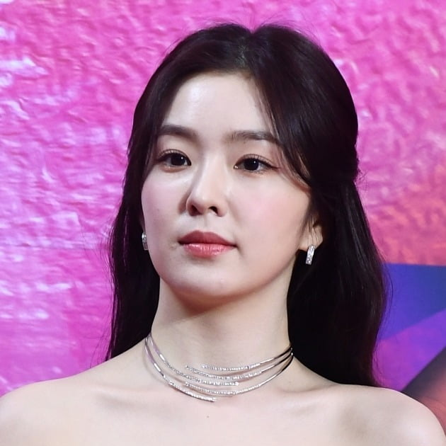 [instiz] WHY DOES IRENE LOOK LIKE SHE’S YOUNGER NOW THAN 3-4 YEARS AGO?