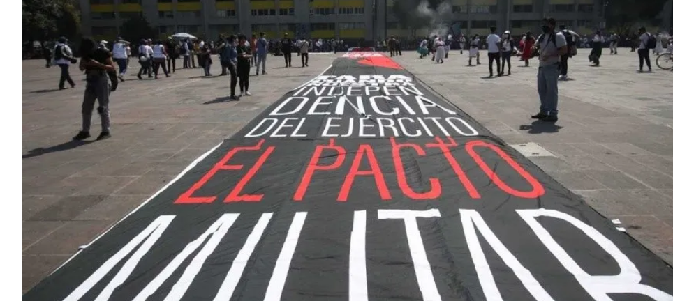México: Comienza marcha conmemorativa por la matanza de Tlatelolco