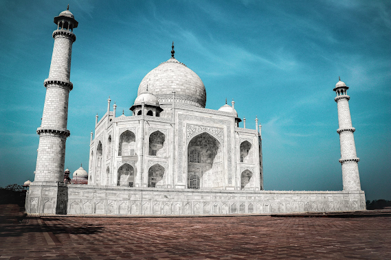 The Ultimate Guide to Travelling to the Taj Mahal: A Comprehensive History and Tips for Every Traveler
