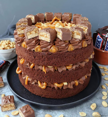 Snickers Cake, Totally Yummy: The Ultimate Dessert Delight