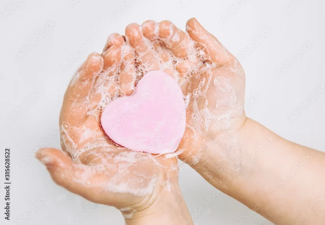 क्या साबुन से अपना चेहरा धोना प्रभावी है?