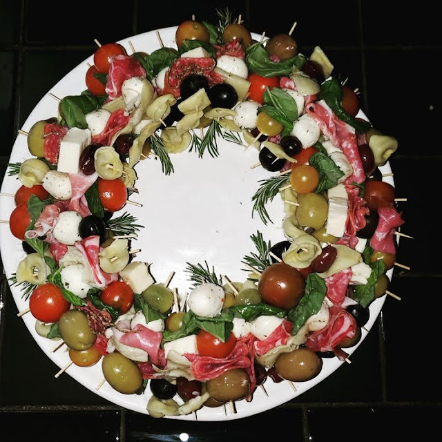 Wreath with tidbits