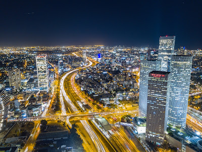 Tel Aviv at night (Credit: Shai Pal/Unsplash)