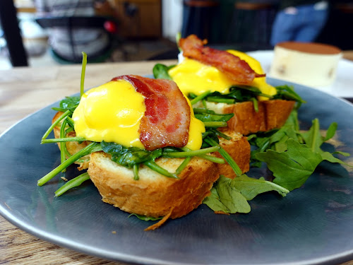 Ask for Alonzo, Tai Hang - authentic Italian restaurant - Uncle Tony's Egg Benedict