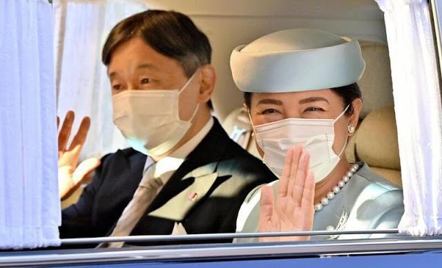 Emperor Naruhito, Princess Aiko, Emperor Akihito and Empress Michiko. Empress Masako wore a blue silk satin dress