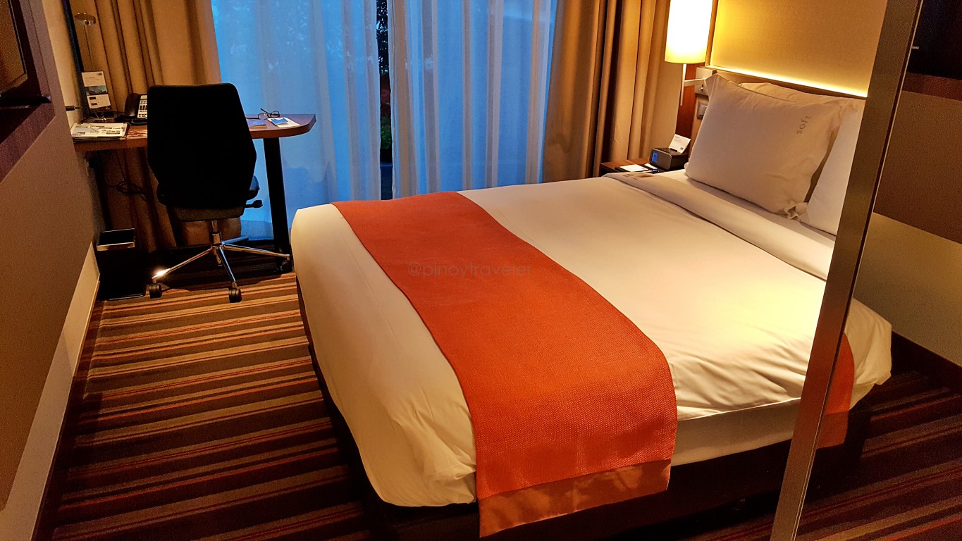 bedroom at Holiday Inn Express (HIE) Singapore Clarke Quay