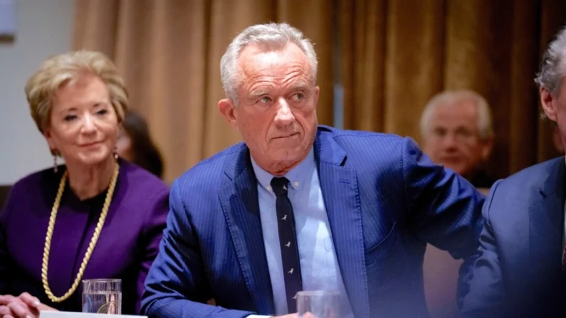RFK Jr. dá prazo de 2 anos para empresas alimentícias eliminarem corantes artificiai