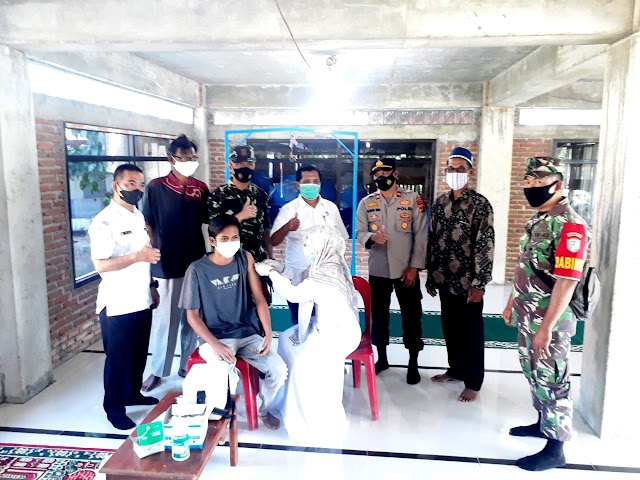 Muspika Nurussalam Tinjau Langsung Kegiatan Serbuan Vaksin Diwilayah Tingkat Desa 