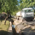 Con un amplio operativo se realizó la limpieza del desagüe pluvial de la calle Paul Harris