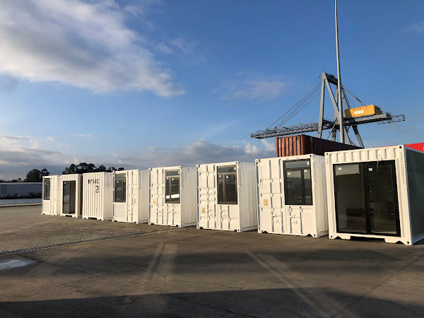 Embarcan en Galicia rumbo a La Palma las primeras casas modulares tipo contenedor adquiridas para los afectados por la Consejería de Obras Públicas, Transportes y Vivienda