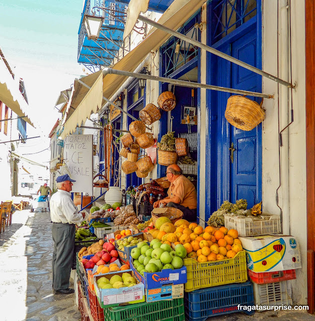 Mercado de frutas na Ilha de Hidra, Grécia