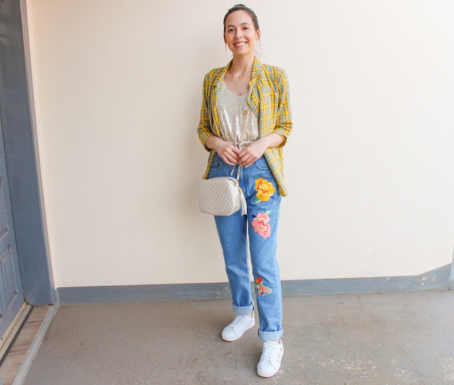 Look blazer xadrez amarelo e calça mom jeans!