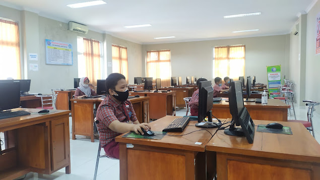 Empat Sekolah Dasar melaksanakan Asesmen Nasional di Labor Komputer SMP Pembangunan Laboratorium UNP 