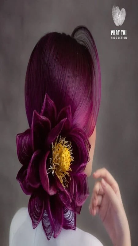 مصفف شعر موهوب يصمم تصاميم مذهلة على شكل زهرة