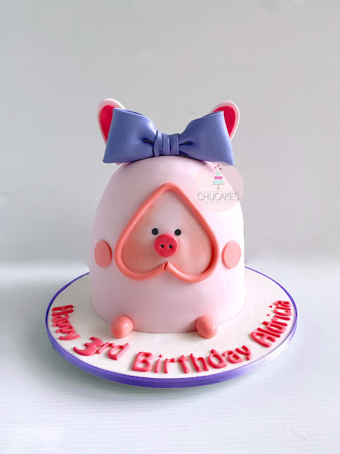 fondant cake sculpted pig ribbon face chucakes