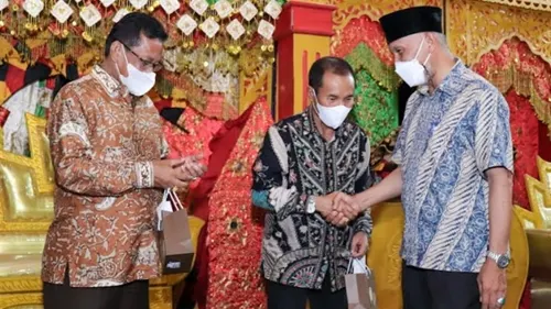 Gubernur: Pengalaman, Prestasi dan Ilmu Pejabat Pensiun Perlu Diteladani