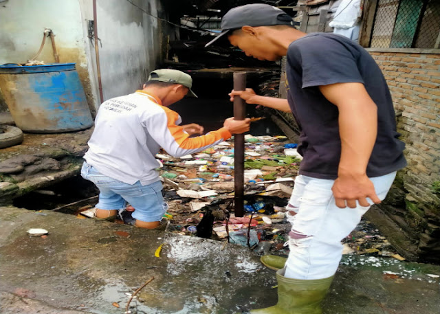 P3SU Medan Barat Temukan Kembali Penyumbatan Sampah Diparit