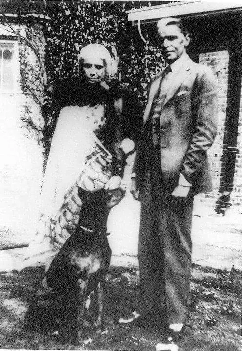 15 Rare Photos of Quaid e Azam You Probably Never Saw, 3. Quaid-e-Azam with his Mother in Law Mrs Dinsha Patit.