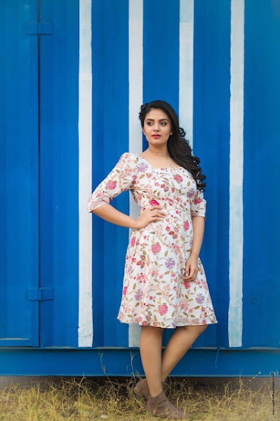 Anchor SreeMukhi Latest Hot Photoshoot Pics Actress Trend