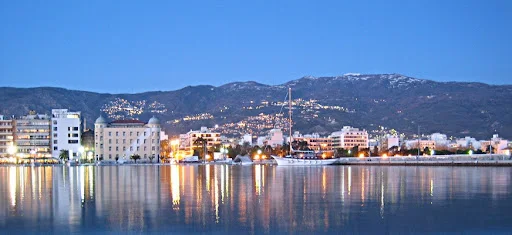 Volos by night