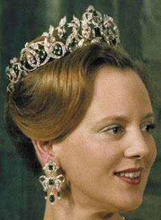 emerald tiara denmark weissshaupt queen margrethe