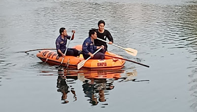 BPBD Kabupaten Tangerang, melakukan pencarian atas tenggelamnya seorang pemuda dengan identitas belum diketahui, yang dilaporkan tenggelam di Danau Kedaton, Desa Pasir Gadung, Kecamatan Cikupa, pada Kamis (21/10/2021).