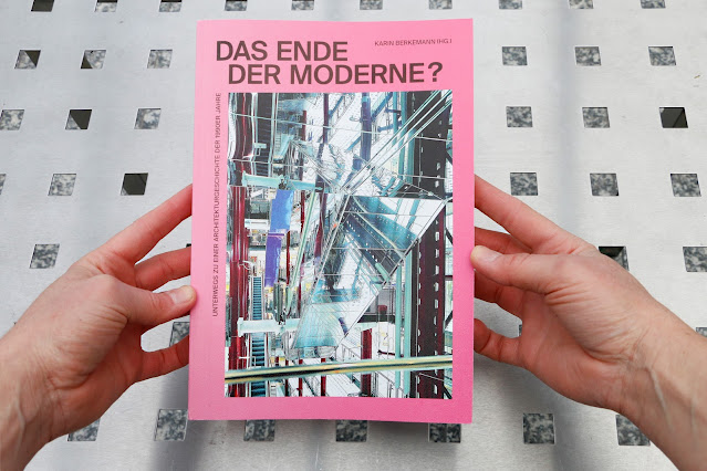 Das Ende der Moderne, herausgegeben von Dr. Karin Berkemann, mit einem Foto der Zeilgalerie von Dieter Leistner