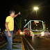 PREFEITO DAVID ALMEIDA ENTREGA ‘NATAL DAS ÁGUAS’ COM ÔNIBUS E CAMINHÕES ILUMINADOS A LED