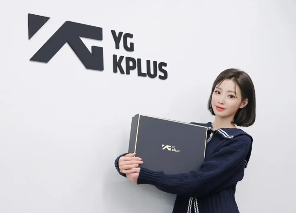 IA firma con YG Entertainment