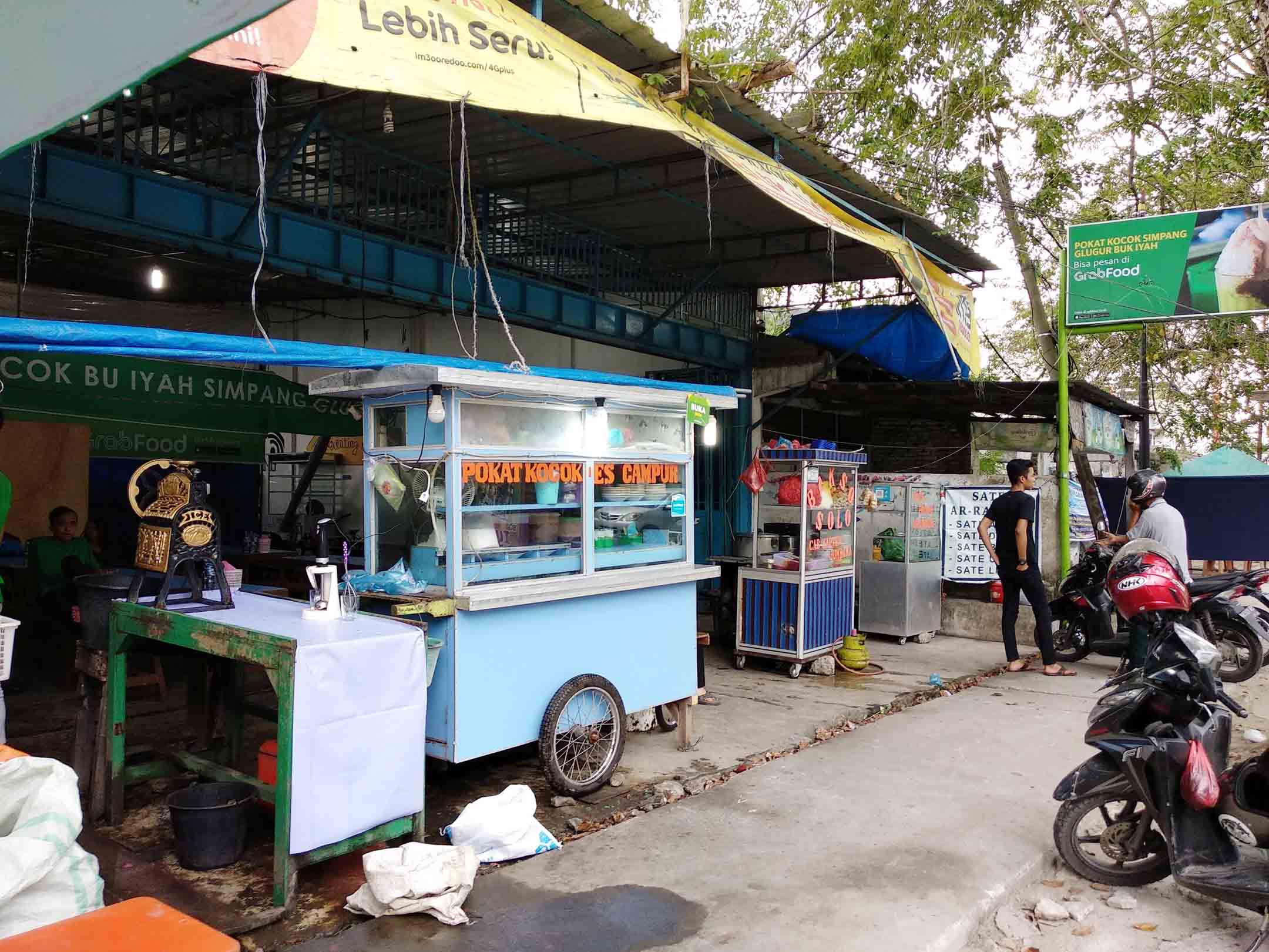 Es Pokat Kocok Simpang Glugur Buk Iyah