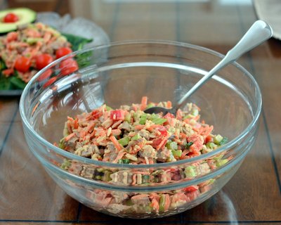 Simple Beef Salad ♥ KitchenParade.com, a great way to use or stretch a small piece of leftover beef or pork.