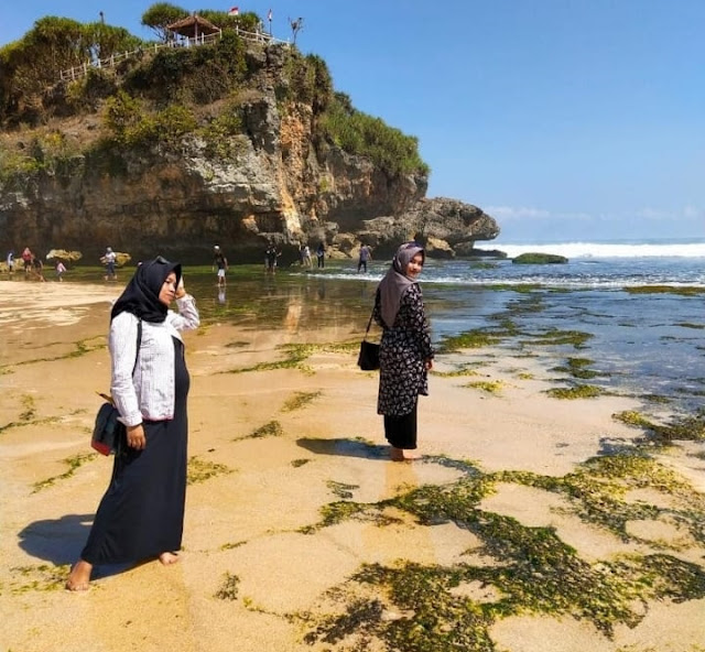 Pantai Ngrawe Gunung Kidul Daya Tarik