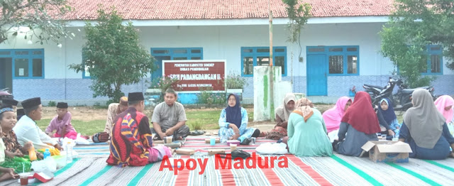 buka puasa bersama antara guru dan murid sdn padangdangan 2 kecamatan pasongsongan kabupaten sumenep jawa timur