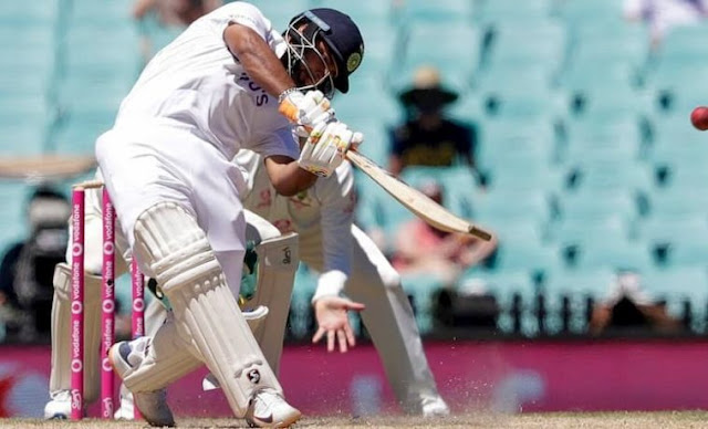टेस्ट क्रिकेट में छक्के लगाने के मामले में रिषभ पंत ने धोनी को छोड़ा पीछे