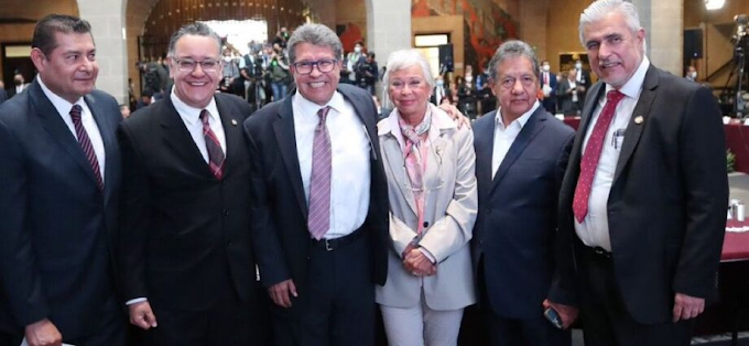 Senadores de Morena se comprometen a estar en unidad; reconocen trabajo de Monreal