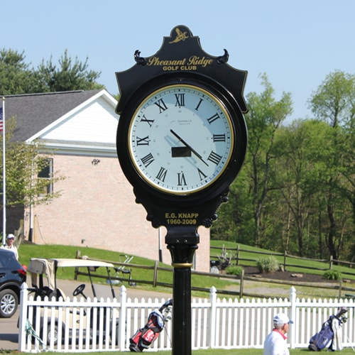 Large outdoor clocks - Admoveo Solutions