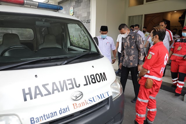 Musa Rajekshah Serahkan Satu Unit Mobil Jenazah ke PMI Marelan 