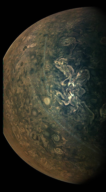 Nasa’s $1 Billion Jupiter Probe Sends Back Stunning New Photos of Jupiter