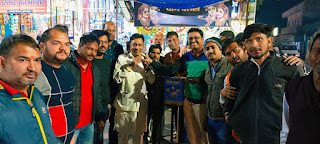 भाजपाईयों ने गुजरात चुनावों में पार्टी को प्रचंड बहुमत से जीत हासिल होने पर आतिशबाजी कर खुशी जाहिर की!